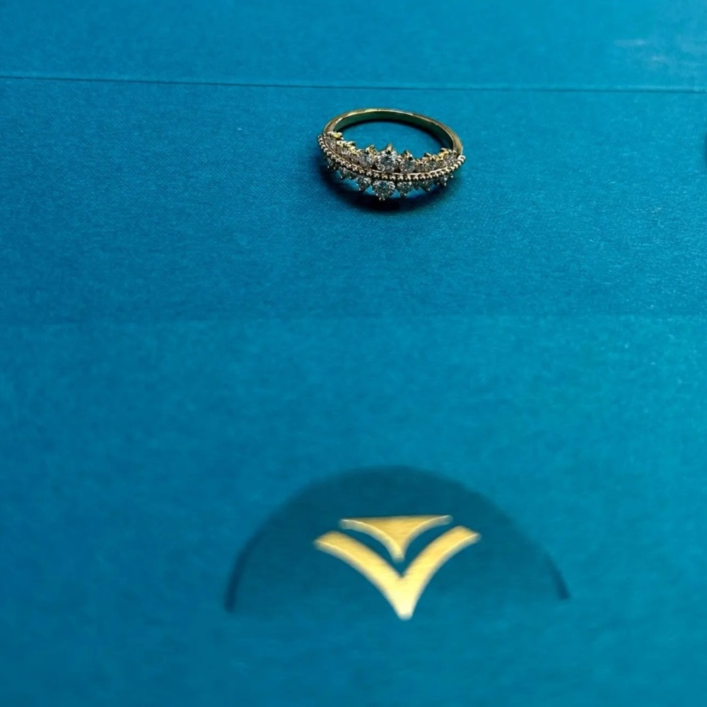 Brilliant Cut Diamond Wedding band in approximately 0.85 tcw. In 14 kt gold plat - Picture 9 of 13